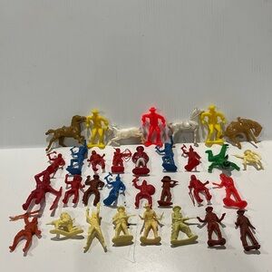 Vintage Giants Cowboy & Indians Plastic Toy Lot